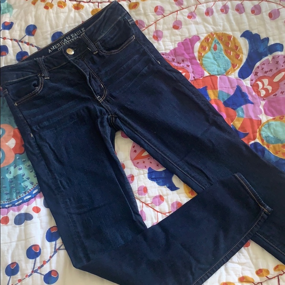 American Eagle Dark Wash Jeans (size 6)